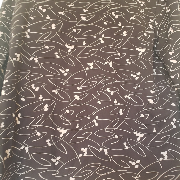 Ann Klein crewneck squiggle dot pattern blouse - Picture 3 of 5